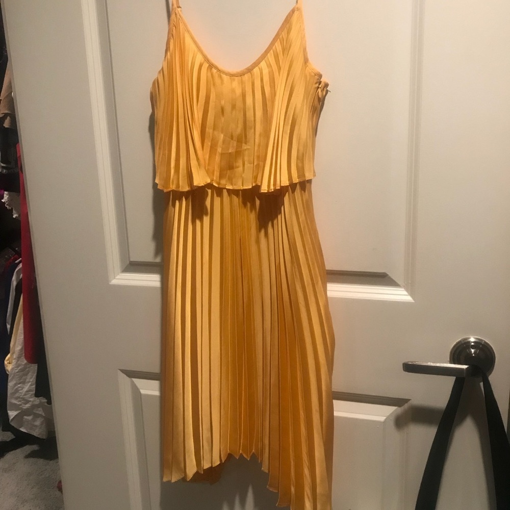 Yellow pleaded cocktail dress
